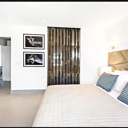 Puerto Banus Luxury Located In Harbor *