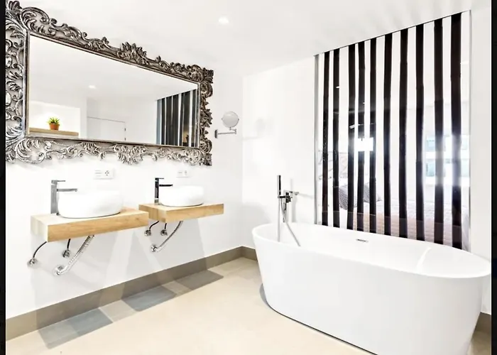 Puerto Banus Luxury Located In Harbor