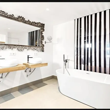 Puerto Banus Luxury Located In Harbor